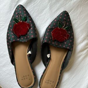 Pointed Toe Rose Flats